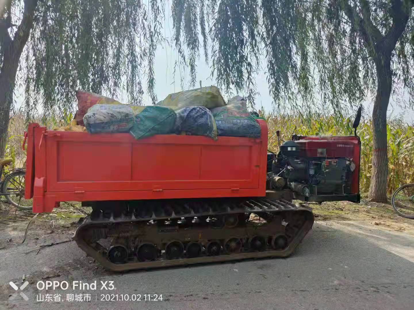 山东省聊城市刘先生购买3吨履带运输车拉玉米